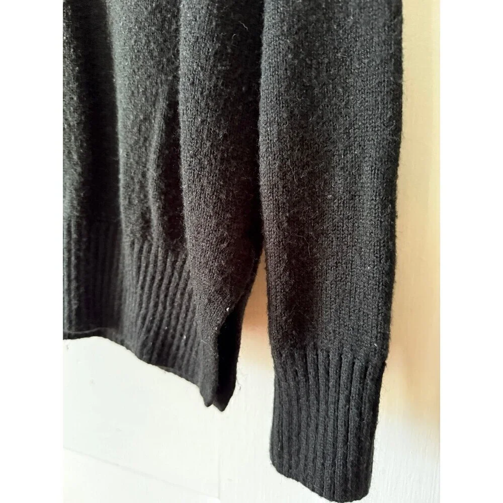 Banana republic men’s size medium black sweater